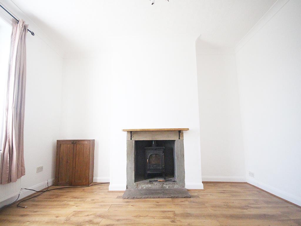 2 bedroom mid terrace house Let Agreed in Earby - IMG_2270.jpg